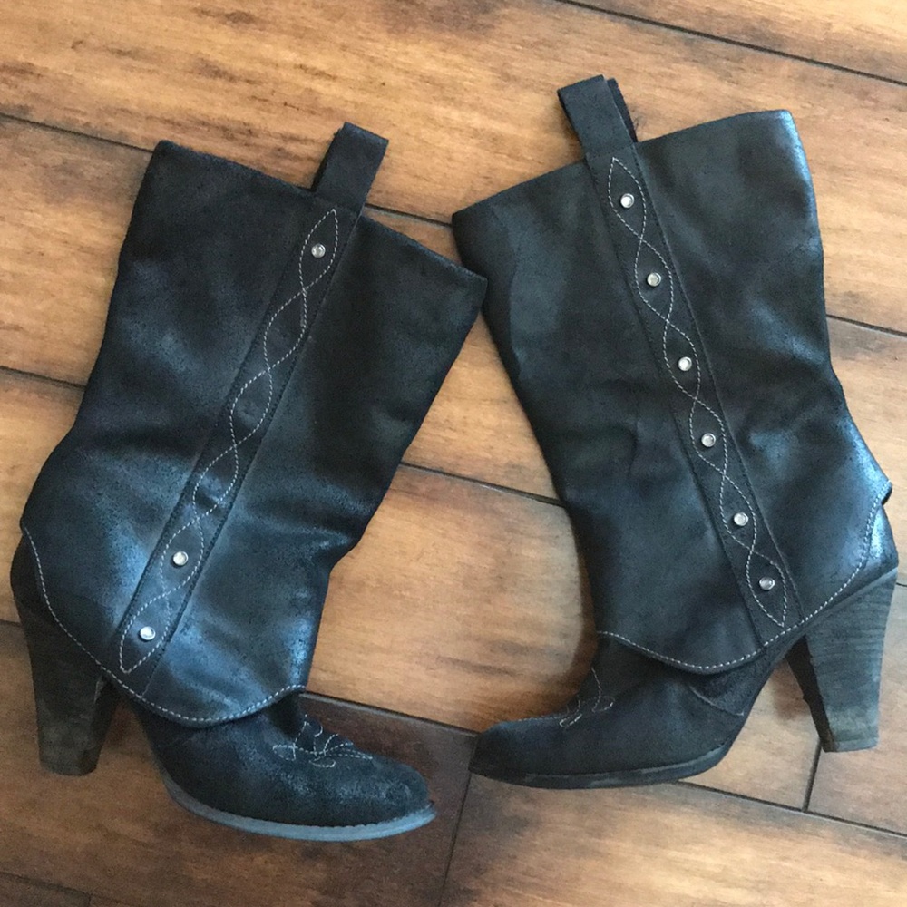 Buckle leather boots